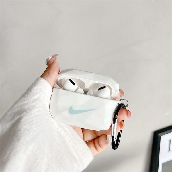 NIKE airpods/ airpods pro ケース スポーツブランド ナイキ AirPods4 ケース カバー カラビナ 個性 白 エアポッズ プロ ケース スポーツ風 韓国 人気 - Image 5